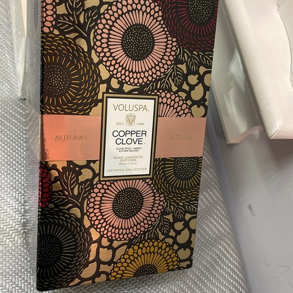 Diffuser Duo: Voluspa Copper Clove and Cocorrina Freah Linen - Picture 2 of 5